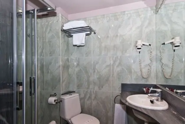 Standard Tek Büyük Yataklı Oda