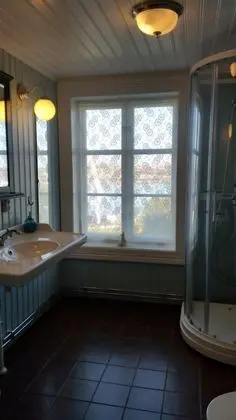 Tek Büyük Yataklı Oda, Ortak Banyo