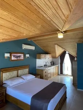 Çift Kişilik, Deniz Manzaralı