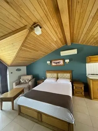 Çift Kişilik, Deniz Manzaralı