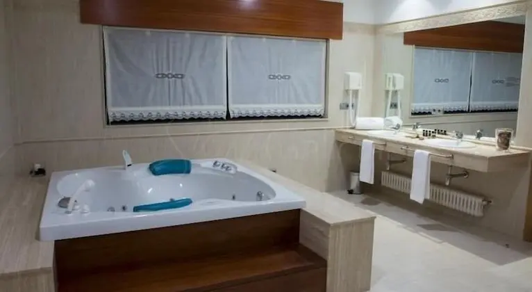 Tek Büyük veya İki Ayrı Yataklı Oda