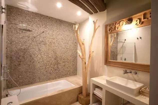 Tek Büyük veya İki Ayrı Yataklı Oda