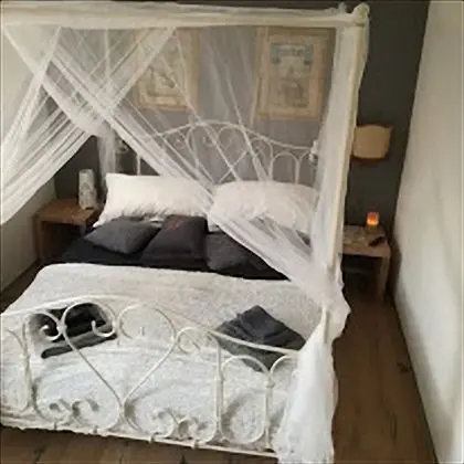 Design Tek Büyük Yataklı Oda, 1 Büyük (Queen) Boy Yatak, Sigara İçilmez, Bahçe Manzaralı