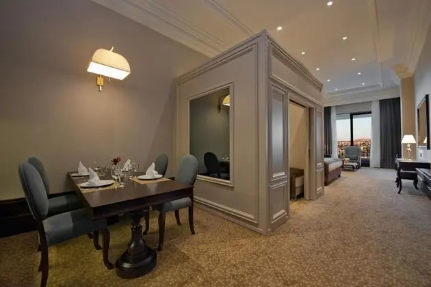 King Ve Twin Yatakli Suite Family Oda Sehir Manzarali