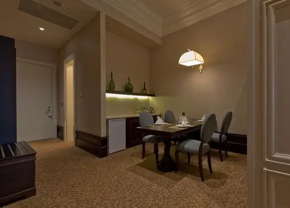King Ve Twin Yatakli Suite Family Oda Sehir Manzarali