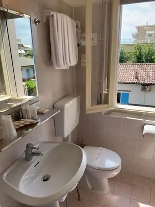 Family Oda, Havuz Manzaralı (Standard)