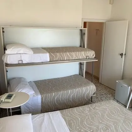 Standard Dört Kişilik Oda