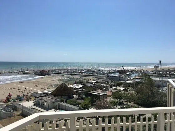 Standard Tek Büyük veya İki Ayrı Yataklı Oda, Balkon, Plaj Kenarı