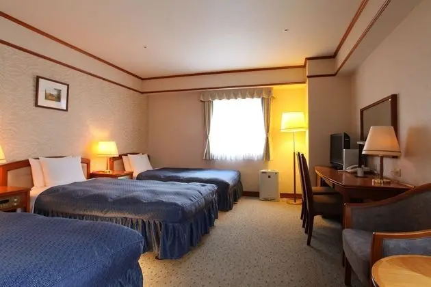 Üç Kişilik Oda, Sigara İçilebilir, Şehir Manzaralı (3 Semi-double Beds)