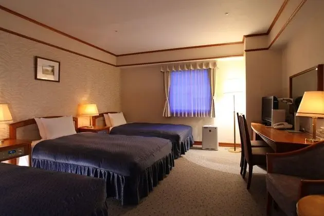 Üç Kişilik Oda, Sigara İçilebilir, Şehir Manzaralı (3 Semi-double Beds)