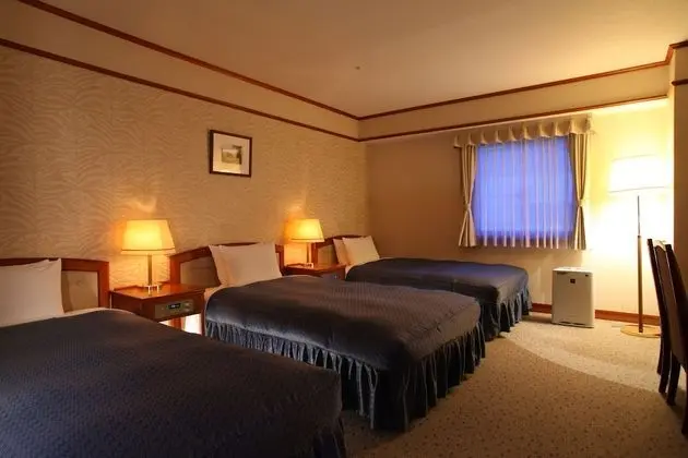 Üç Kişilik Oda, Sigara İçilebilir, Şehir Manzaralı (3 Semi-double Beds)
