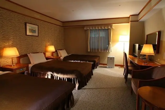 Üç Kişilik Oda, Sigara İçilebilir, Şehir Manzaralı (3 Semi-double Beds)