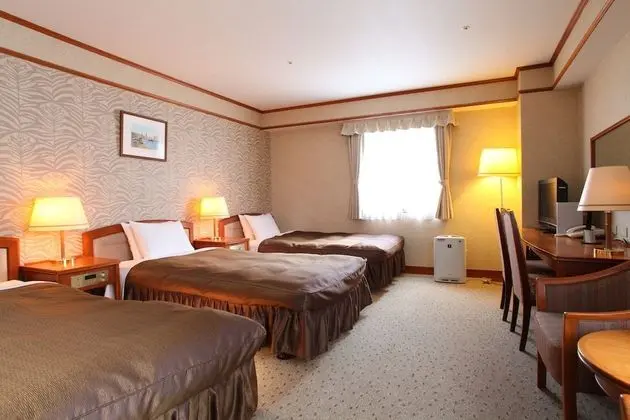 Üç Kişilik Oda, Sigara İçilebilir, Şehir Manzaralı (3 Semi-double Beds)