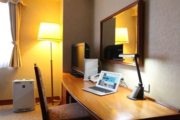 Üç Kişilik Oda, Sigara İçilebilir, Şehir Manzaralı (3 Semi-double Beds)