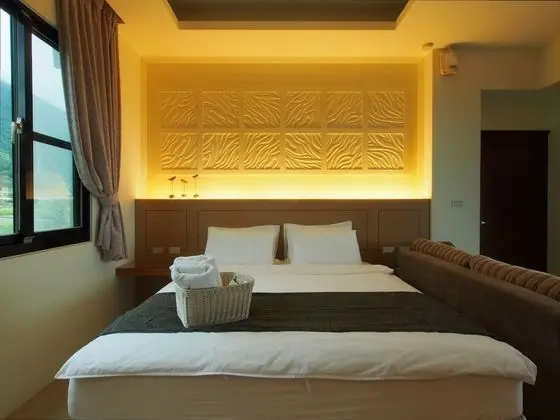 Tek Büyük Yataklı Oda, Balkon, Dağ Manzaralı