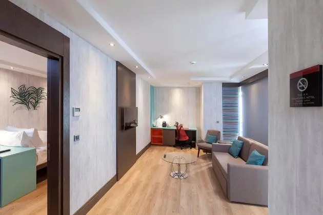 Süit, 1 Büyük (Queen) Boy Yatak, Sigara İçilmez, Balkon