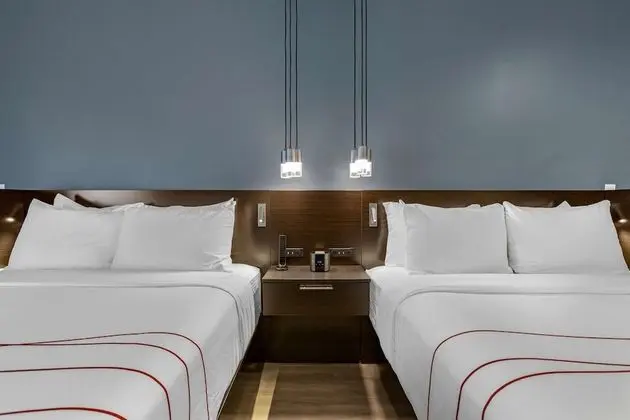 Standard Oda, 1 En Büyük (King) Boy Yatak, Engellilere Uygun, Sigara İçilmez (Walk-in Shower)