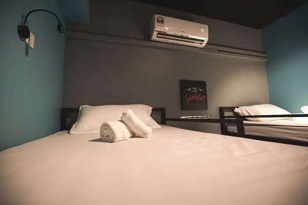 Ortak Ranzalı Oda (1 Bed in 4 Beds Mixed )