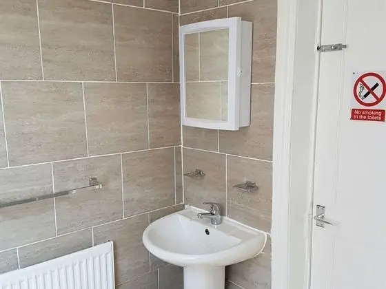 Tek Büyük Yataklı Oda, Ortak Banyo