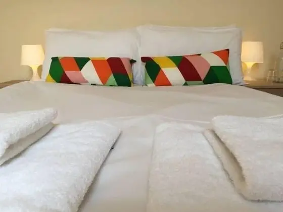 Üç Kişilik Oda, Banyolu/Duşlu (1 Double & 1 Single bed )