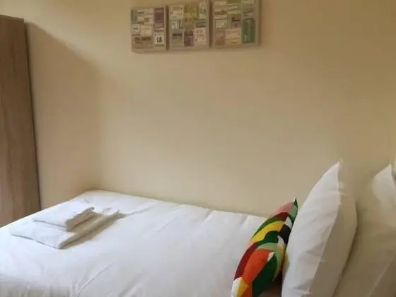 Üç Kişilik Oda, Banyolu/Duşlu (1 Double & 1 Single bed )