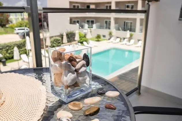 Apart Daire, Havuz Manzaralı