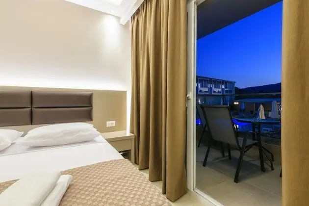 Apart Daire, Havuz Manzaralı