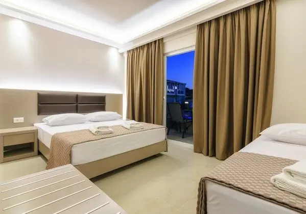 Apart Daire, Havuz Manzaralı