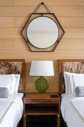 Oda, 2 Büyük (Queen) Boy Yatak