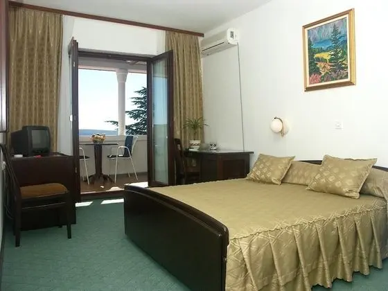 Tek Büyük veya İki Ayrı Yataklı Oda