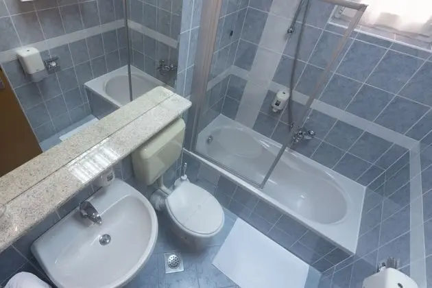 Tek Büyük veya İki Ayrı Yataklı Oda, Balkon