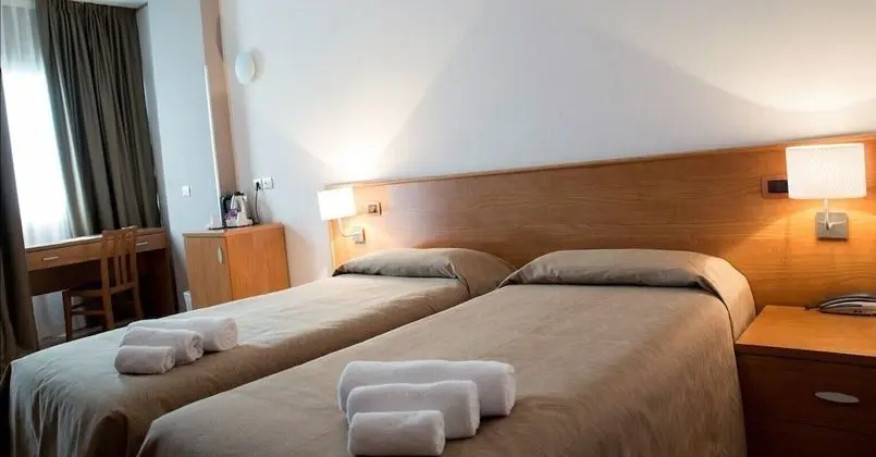 Comfort Tek Büyük veya İki Ayrı Yataklı Oda