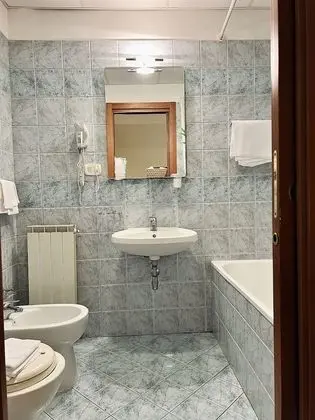 Comfort Tek Büyük veya İki Ayrı Yataklı Oda