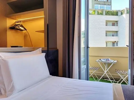 Comfort Tek Büyük veya İki Ayrı Yataklı Oda