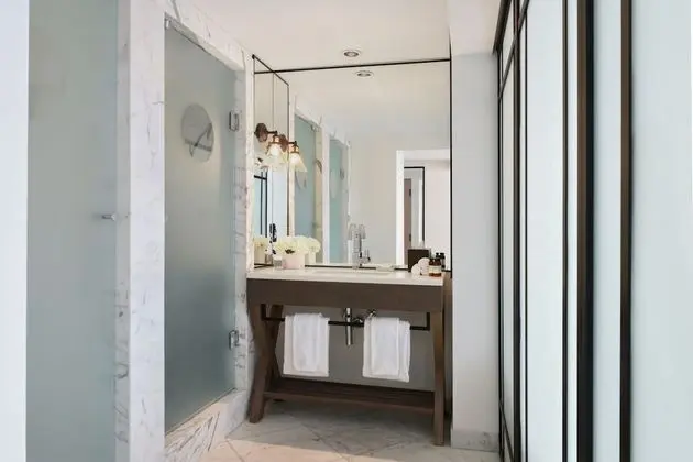 Deluxe Tek Büyük Yataklı Oda, 2 Çift Kişilik Yatak, Sigara İçilmez, Havuz Manzaralı