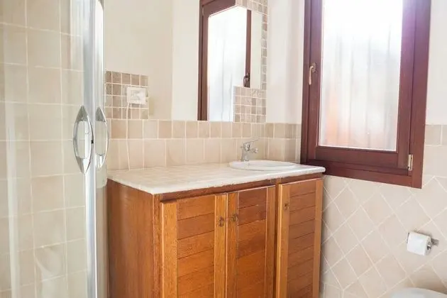 Standard Ev, Birden Çok Yatak, 2 Banyolu, Bahçeli (Villa Victoria 1.5 Km From The Beach)