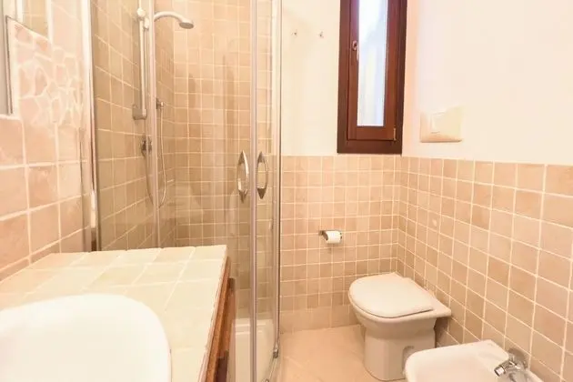 Standard Ev, Birden Çok Yatak, 2 Banyolu, Bahçeli (Villa Victoria 1.5 Km From The Beach)