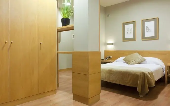 City Tek Büyük Yataklı Oda