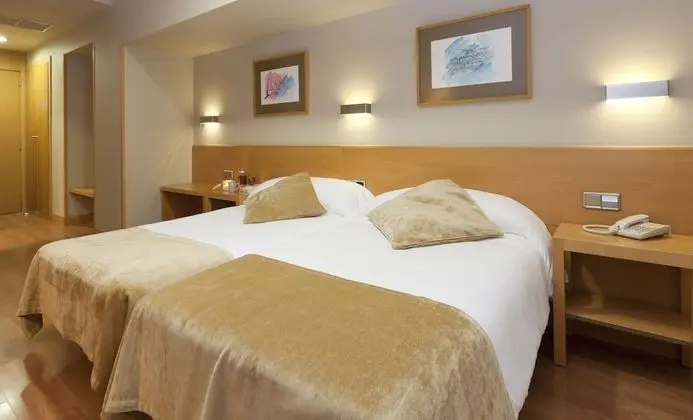 City Tek Büyük Yataklı Oda