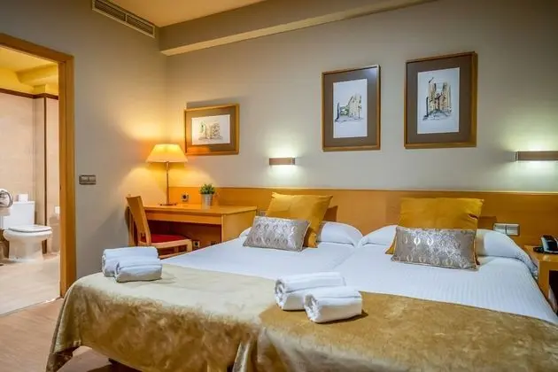 City Tek Büyük Yataklı Oda