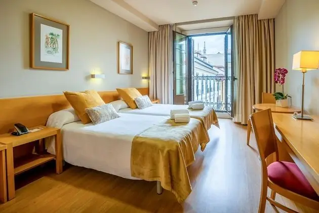 City Tek Büyük Yataklı Oda