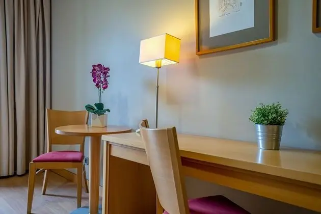 City Tek Büyük Yataklı Oda