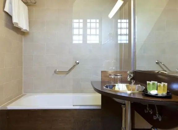 City Tek Büyük Yataklı Oda