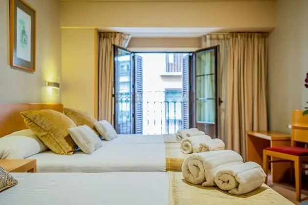 City Üç Kişilik Oda