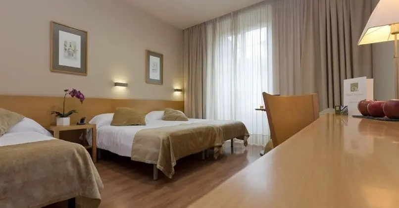 City Üç Kişilik Oda