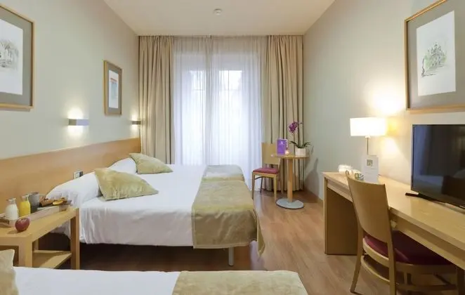 City Üç Kişilik Oda