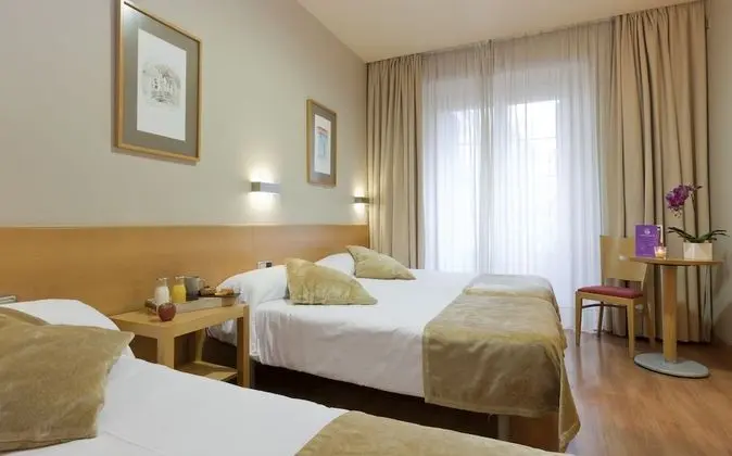 City Üç Kişilik Oda