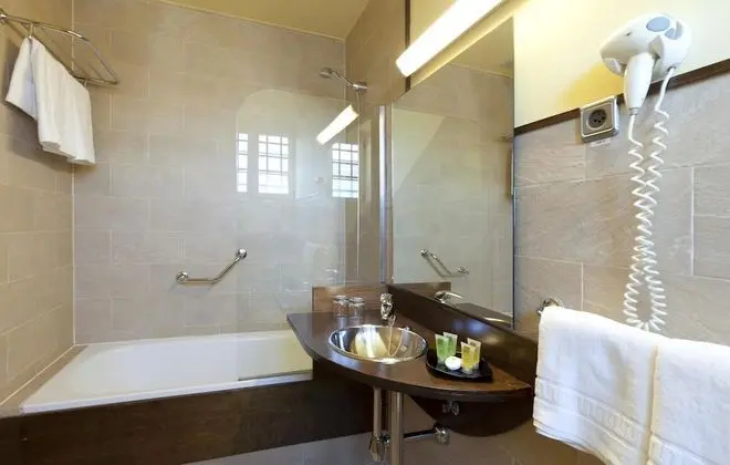 City Üç Kişilik Oda