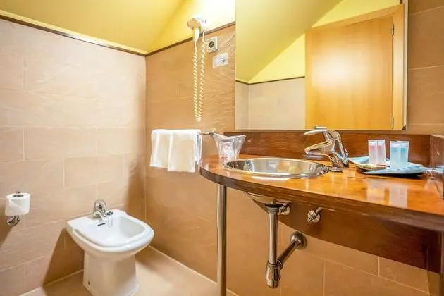 City Üç Kişilik Oda