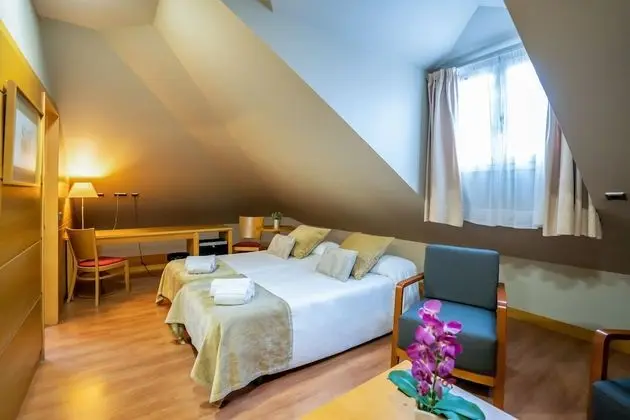 City Üç Kişilik Oda